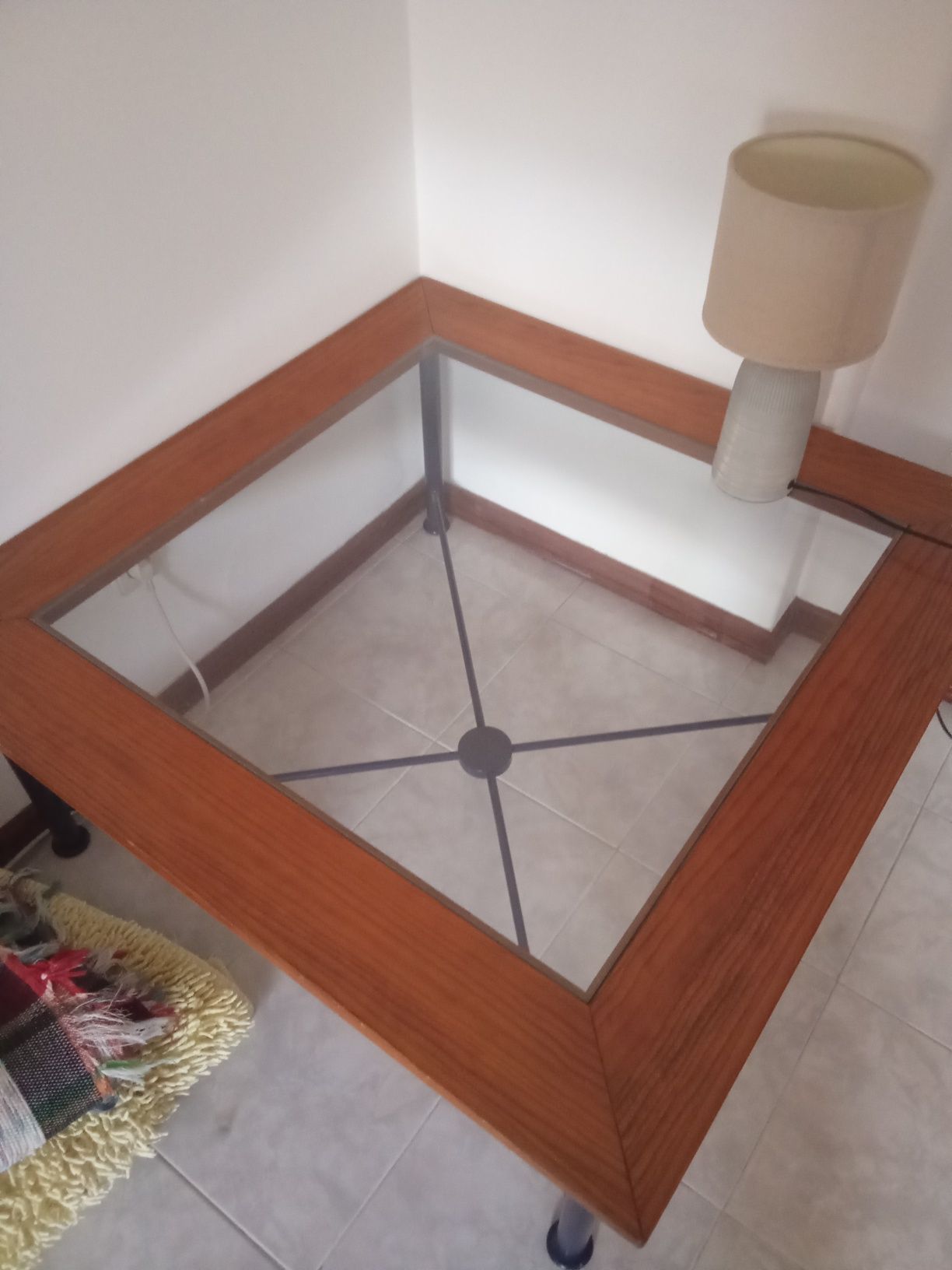 Vendo mesa em vidro para sala belissima sala para desocupar a casa