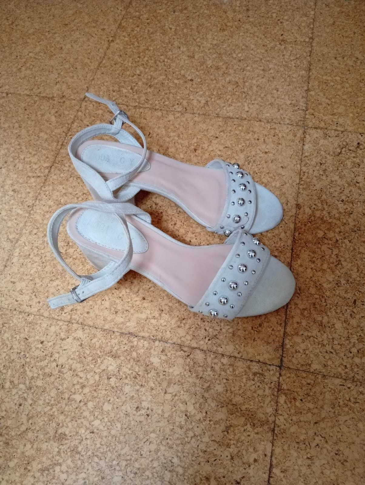 Sandálias , sapatos e botas
