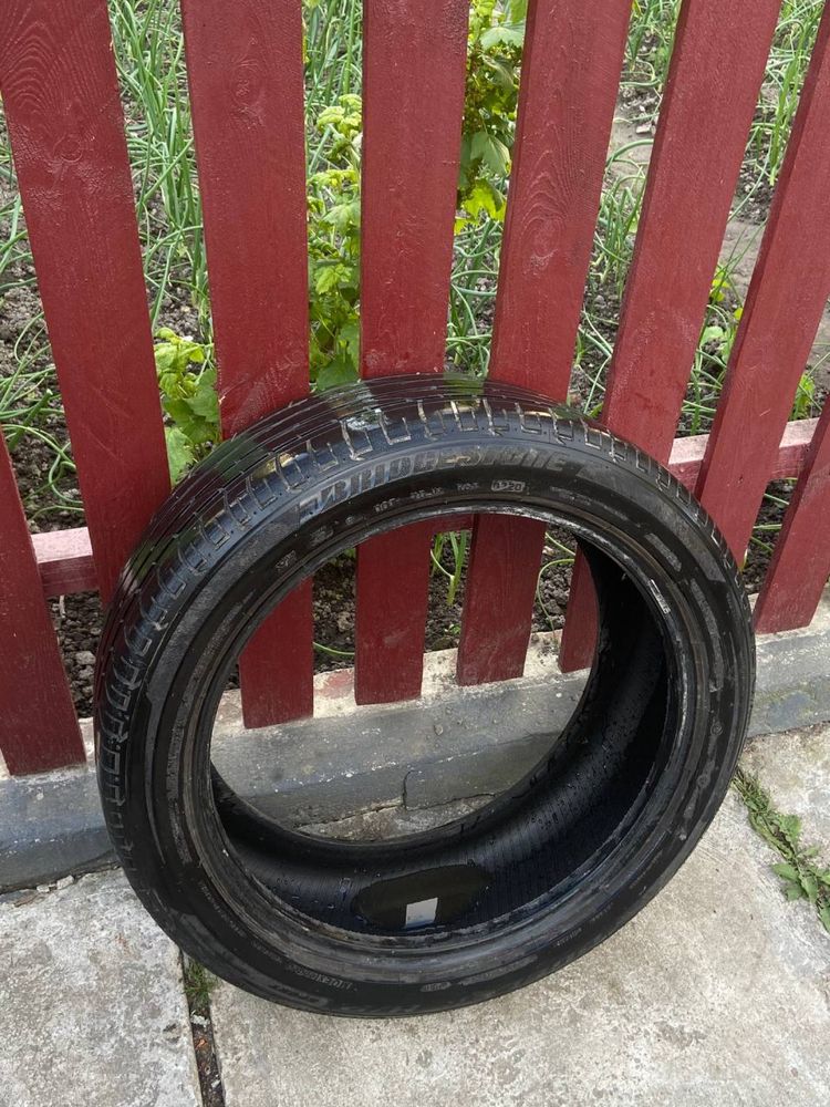 Резина, шина літня Bridgestone  235/45r19