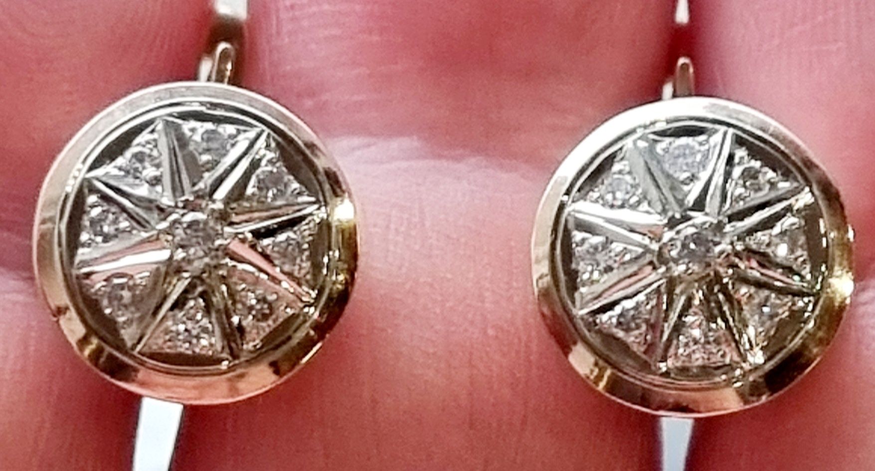 Золоті сережки з діамантами. 6,15 грм