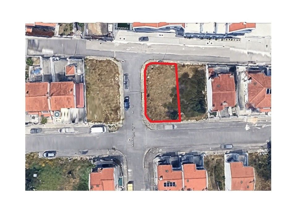 Terreno urbano com localização privilegiada – na Nazaré