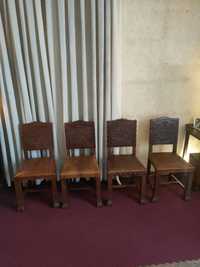 Cadeiras castanhas
