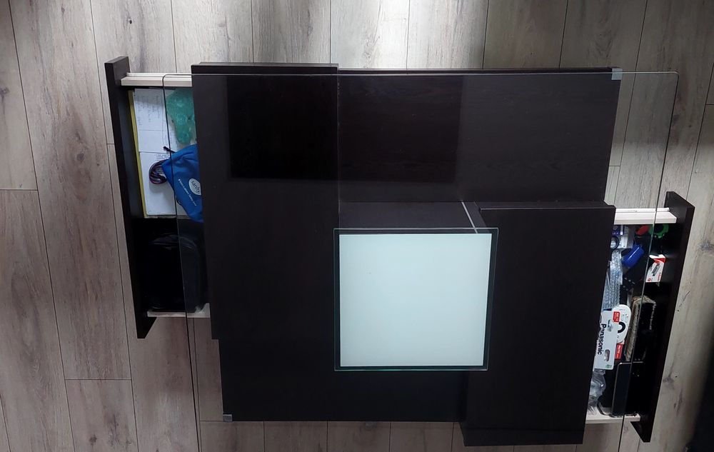 Ława że szklanym blatem