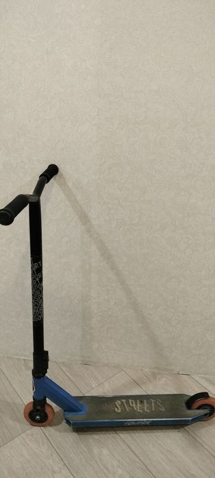 Трюковий самокат  у гарному стані