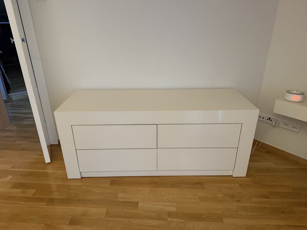 Komplet sypialniany na wymiar – łóżko 220x200, szafki, półki, lampki