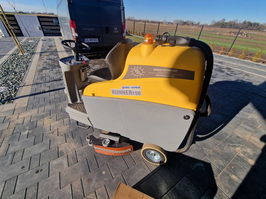 Szorowarka samojezdna Ghibli & Wirbel Runner 150 prawie nowa 60mth