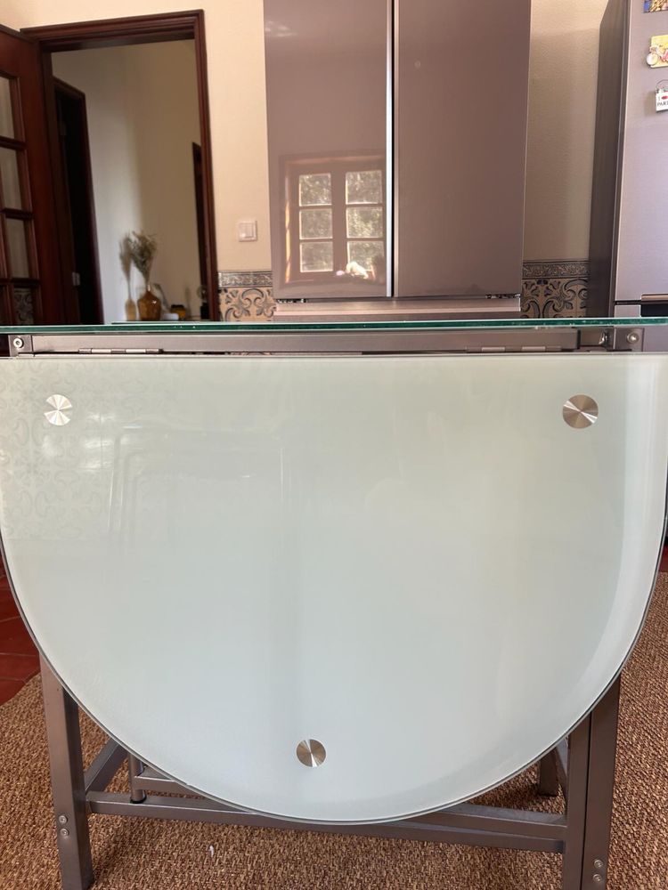 Mesa de vidro rebativel