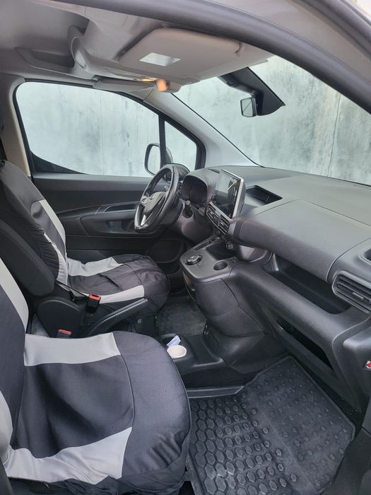 Opel Combo 1.5 130cv Caixa automática 8v