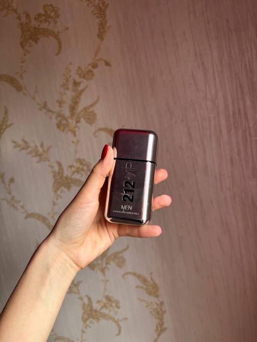 Чоловічі парфуми Carolina Herrera 212 VIP