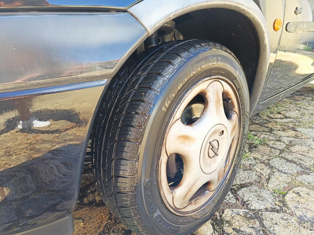 Opel Corsa B 1.2 16V 99' Ler discrição
