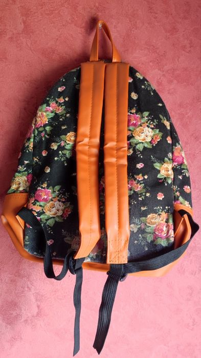 Рюкзак с цветочным принтом