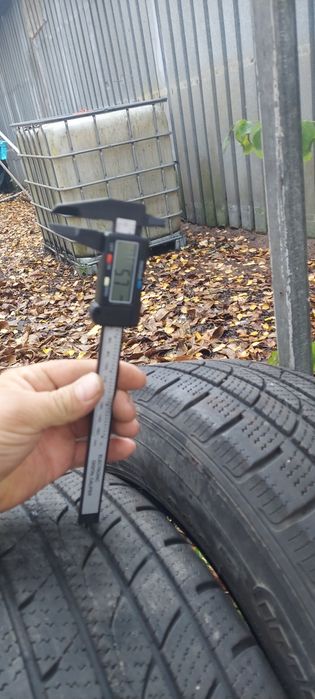 Opony 235/60R18 zimowe ładny bieznik