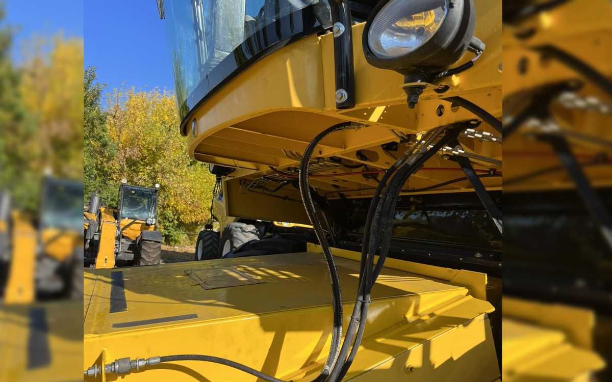 Комбайн New Holland TC 5080