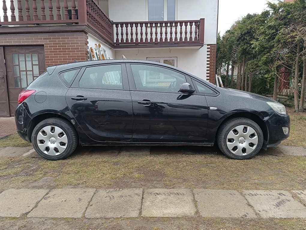 Opel Astra 1.7 CDTI 2011 – 6-biegów, klima, tempomat