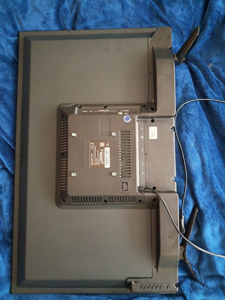 Telewizor Manta 32 cale LED z pilotem i kablem