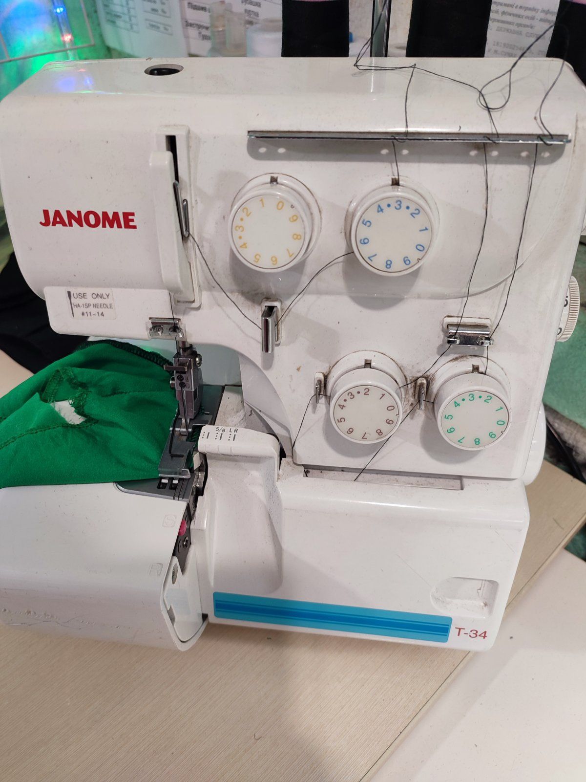 Оверлок швейний Janome