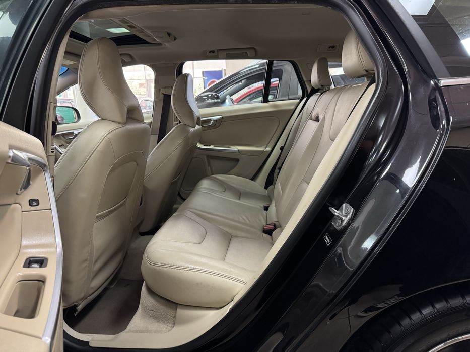 Volvo V60 Т5 2.0і 16V 8АКПП 2016 р.в. (245 к.с.)