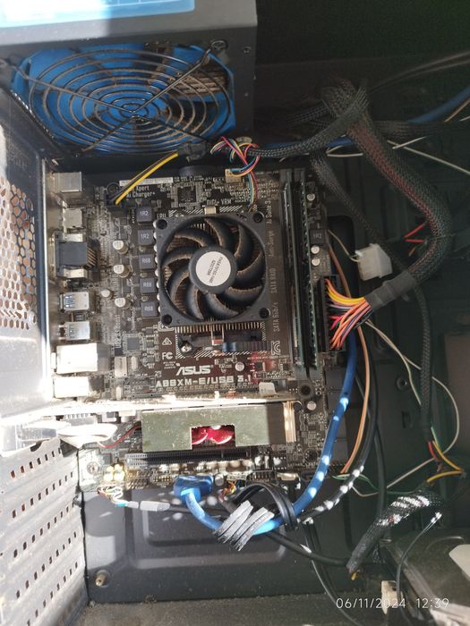 URGENTE! Vendo 3 computadores para peças