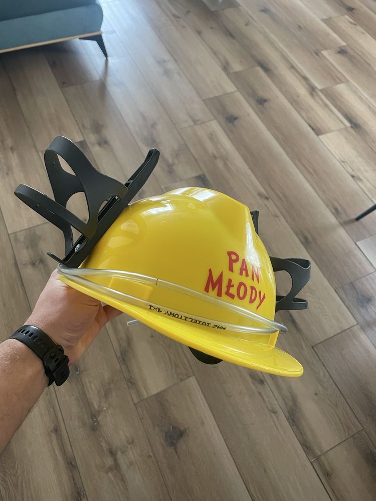 Kask na piwo na wieczór kawalerski pan młody