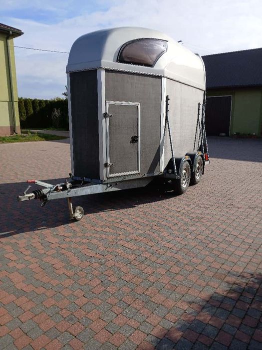 Super stan przyczepa jedno konną z siodlarnią