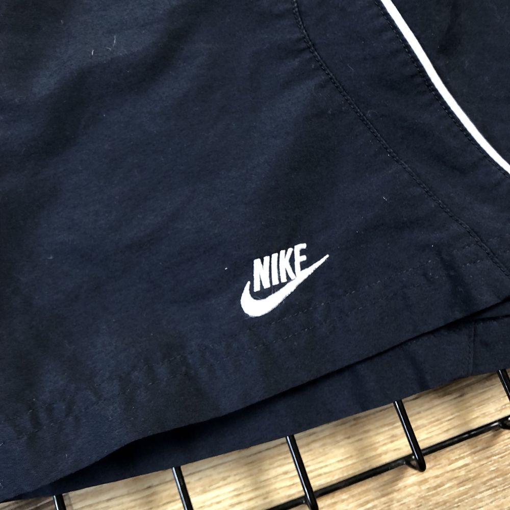 Нейлонові вінтажні шорти Nike