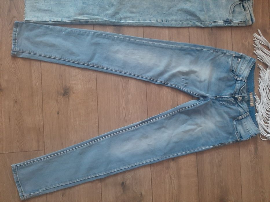 Bluzka  i 3 pary  jeansów