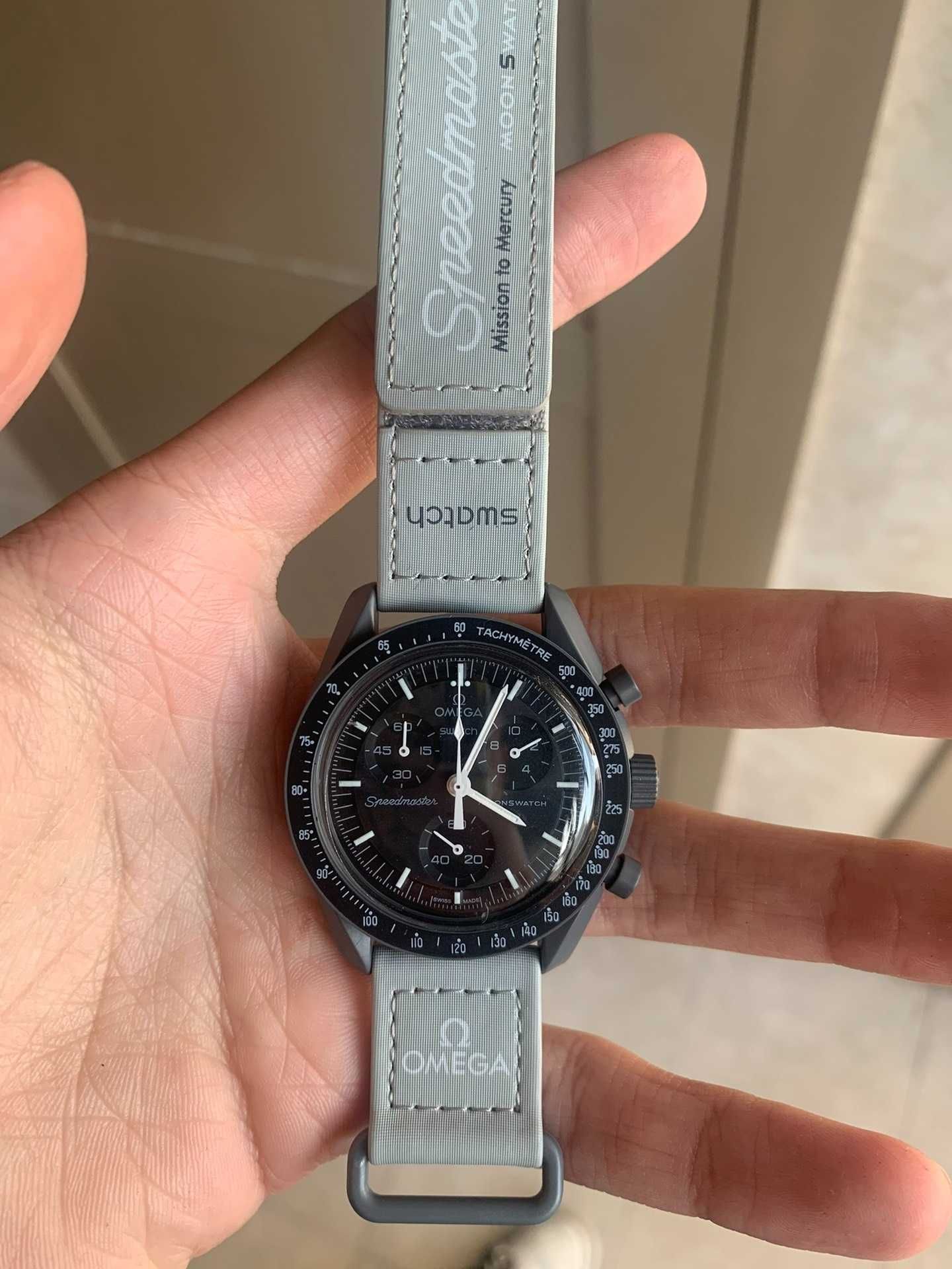 SO33A100 Omega x Swatch – Mercury Edycja Kolekcjonerska