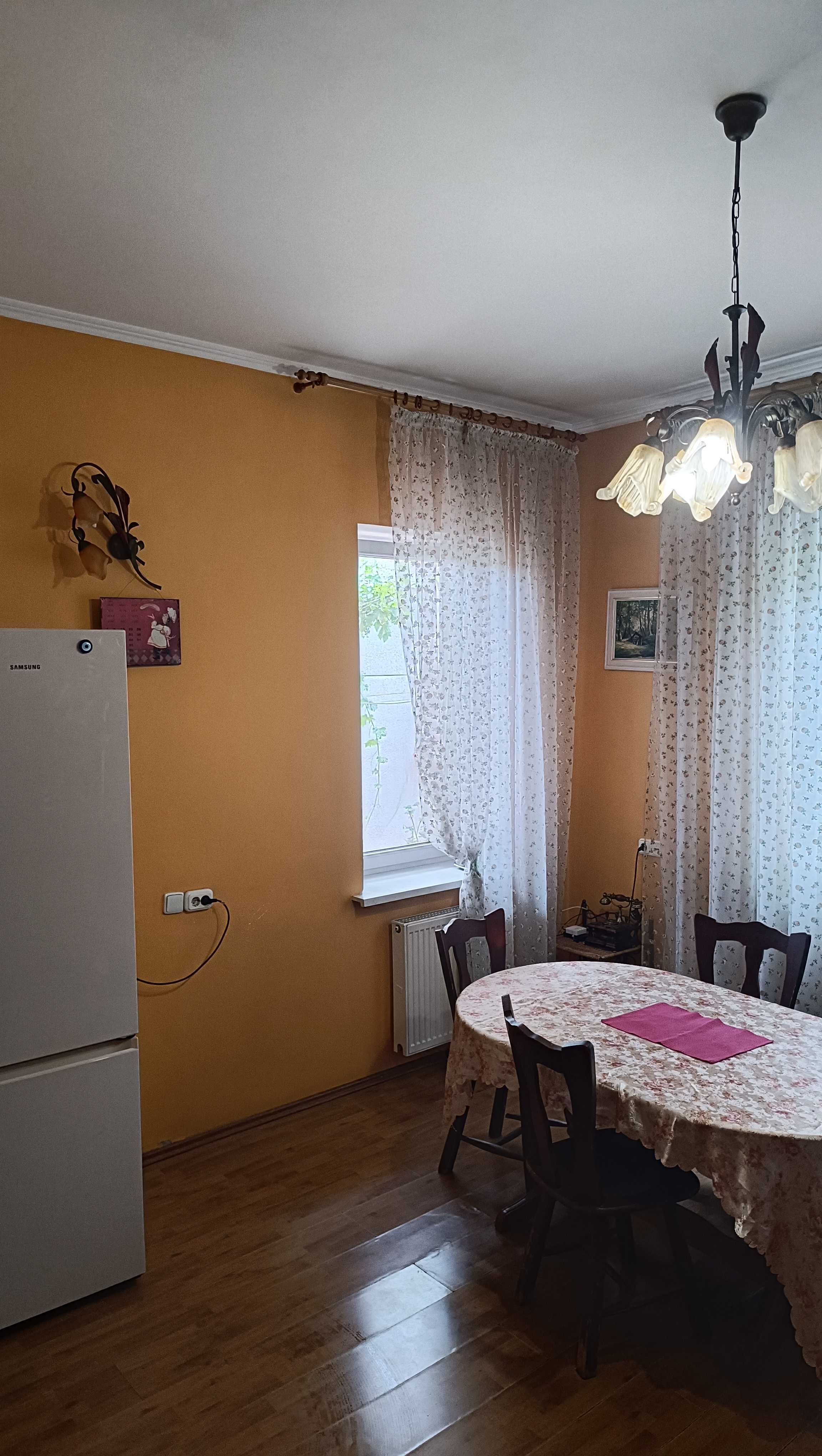 Сдам свои комнаты в 5-ти мин.от моря 16 ст.Б.Фонтана п-ж Золотой берег