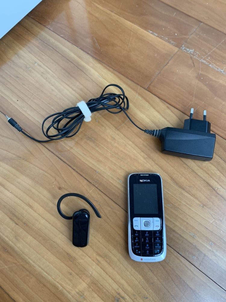 Nokia 2630 (com avaria) com bluetooth (tudo funciona)