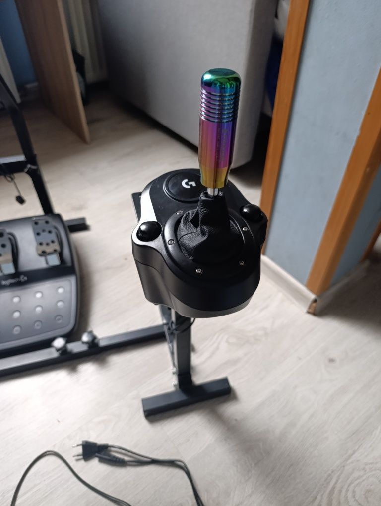 Sprzedam kierownicę Logitech g29 (przerabianą) i stojak