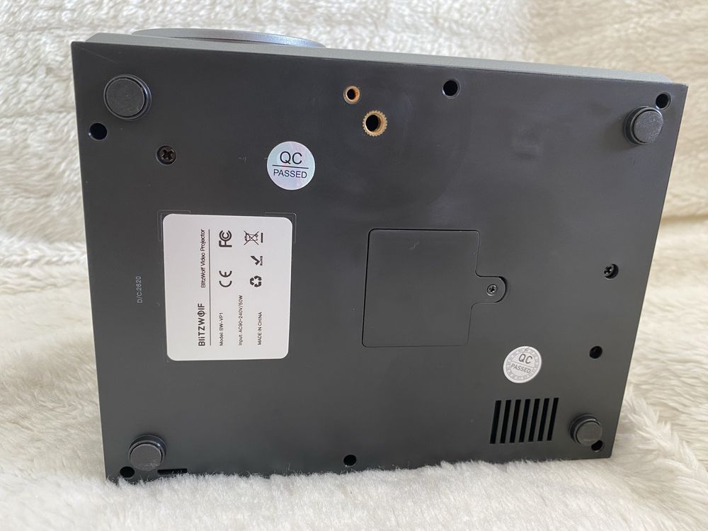 BlitzWolf video projector