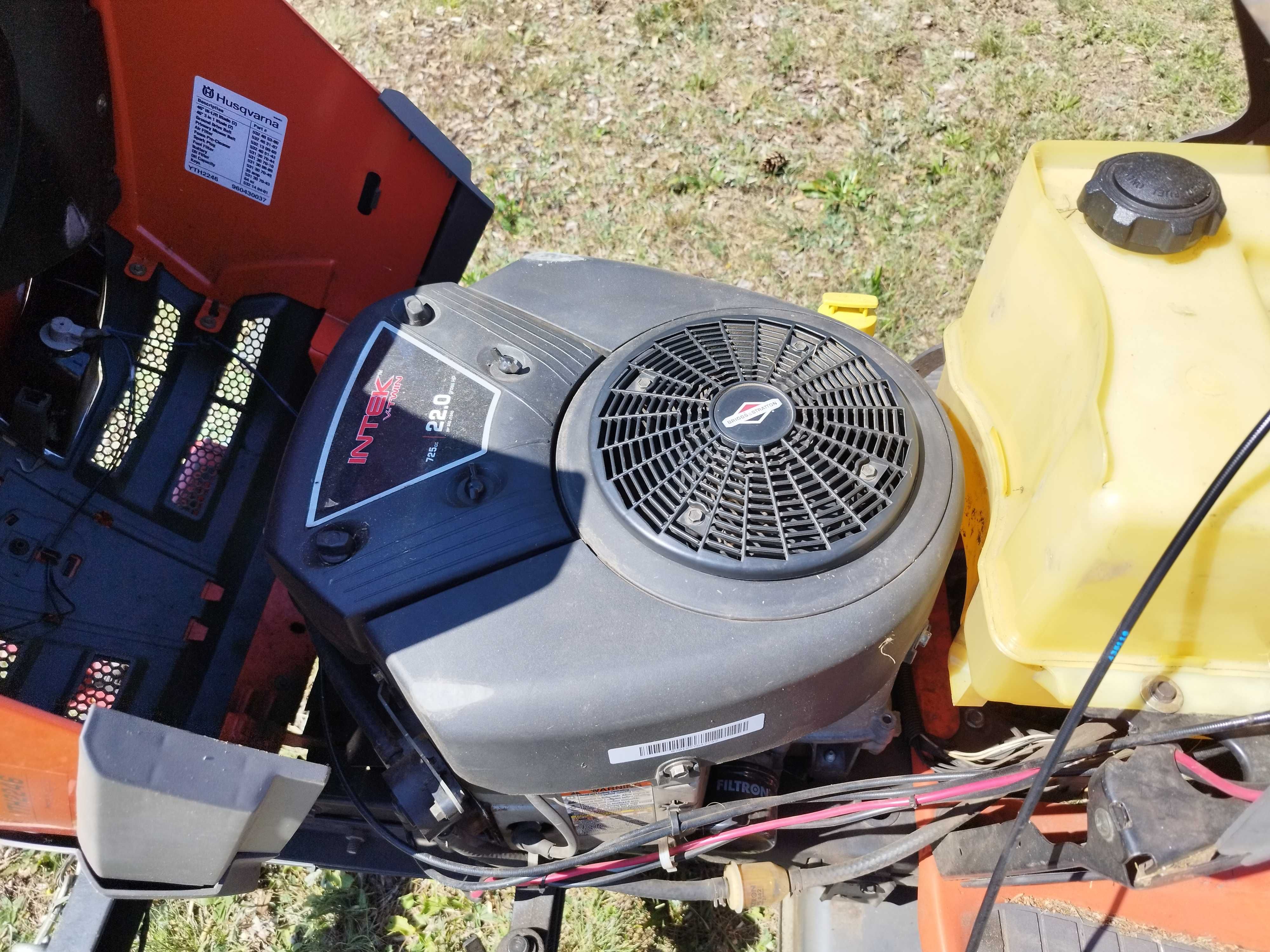 Traktorek Husqvarna Automat YTH2246 22km
