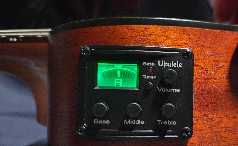 Guitarlele electro-acústica Naneki GKL-2801