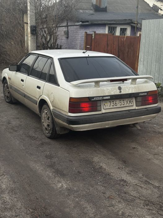 Mazda 626, 1,6 бензин карбюратор, хэтчбек, 1987 год