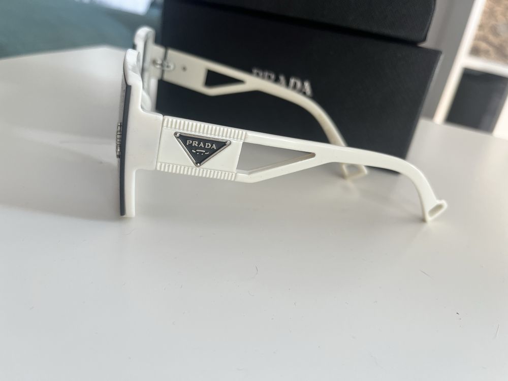 Okulary przeciwsłoneczne damskie Prada