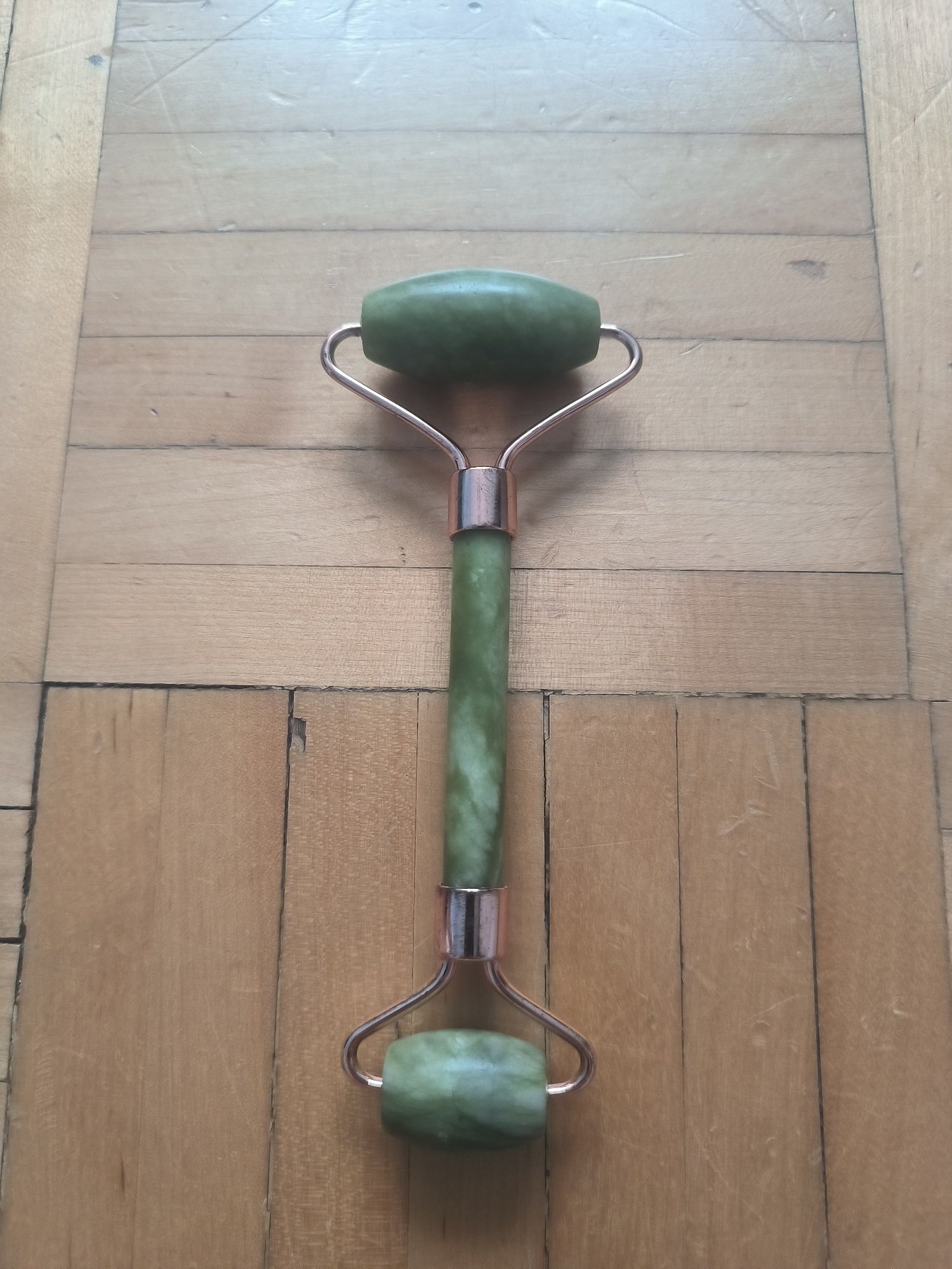 Roller jadeitowy do masażu