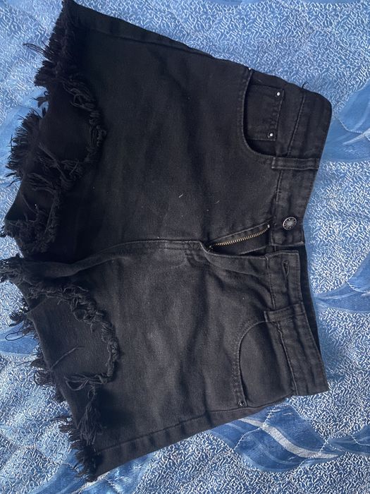 Продам чорні джинсові шортики