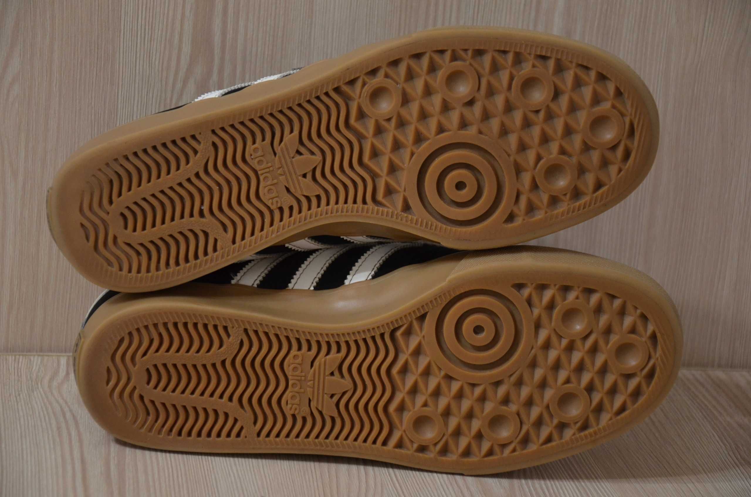 Adidas .  Кеди текстильні
