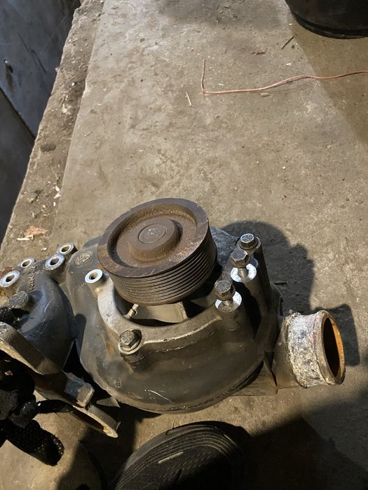 Водяной насос(помпа даф 105)