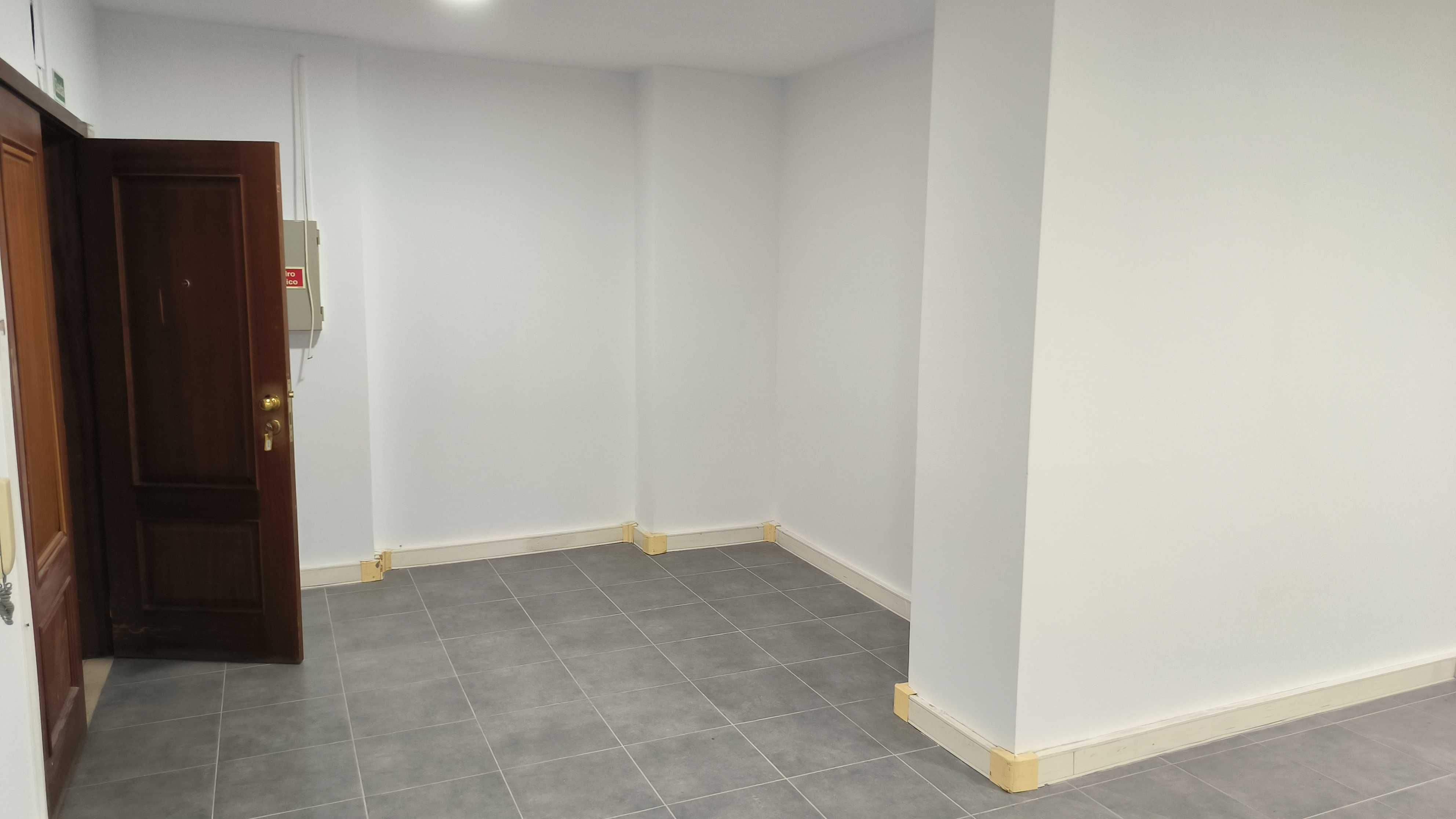 escritório 127m2 / 2 wc´s junto Segurança Social