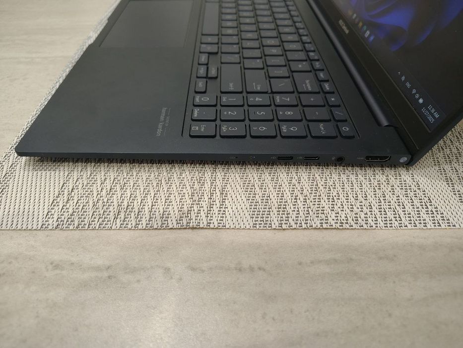 Asus Zenbook 15 UM3504D Ryzen 5 7535U/16GB/512 SSD/FHD