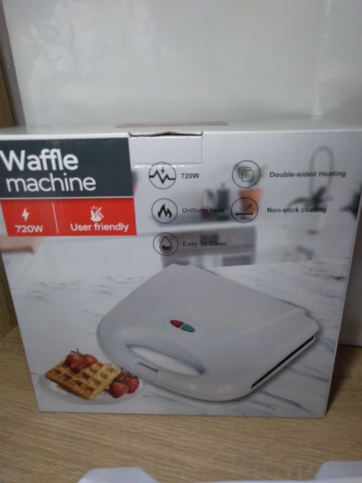 Вафельниця з антипригарним покриттям