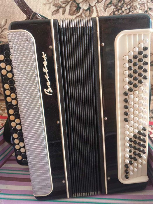 Продам баян Восток