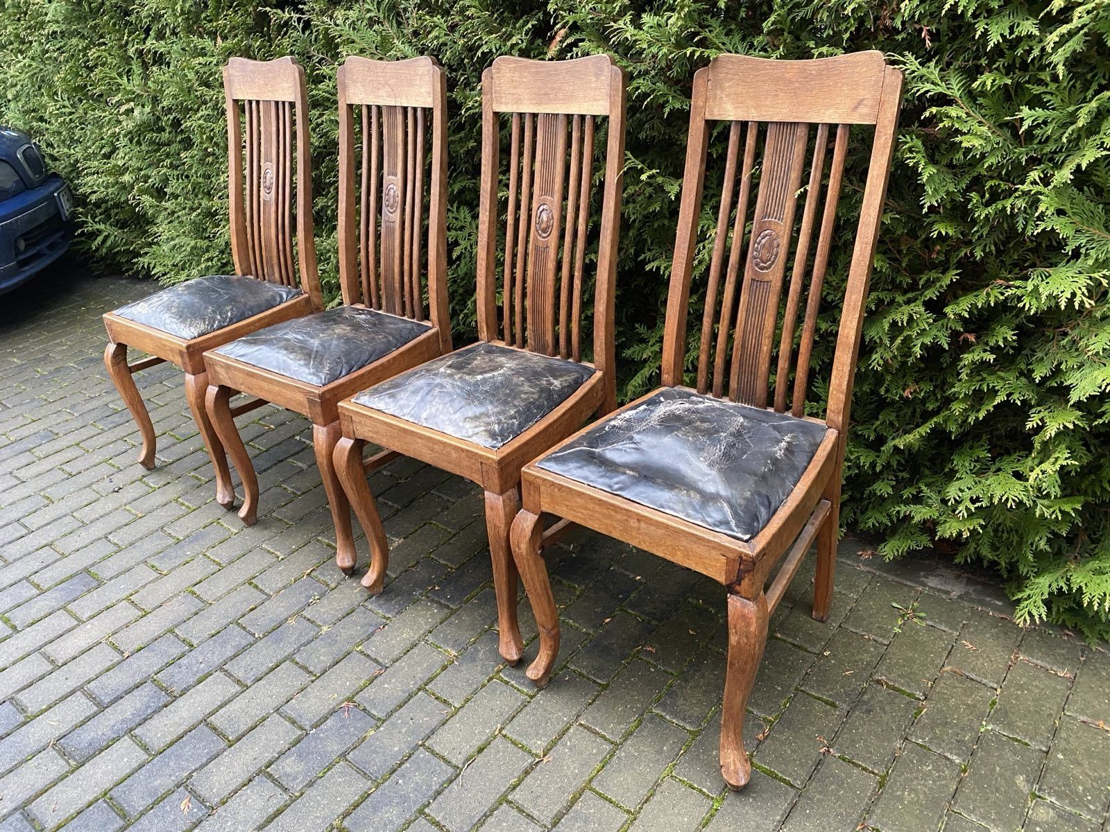 Komplet 4 przedwojennych krzeseł / gięte nogi / zachowane w oryginale