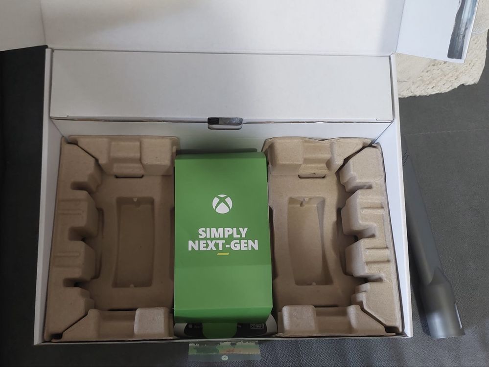 Xbox com caixa e garantia + 2 comandos