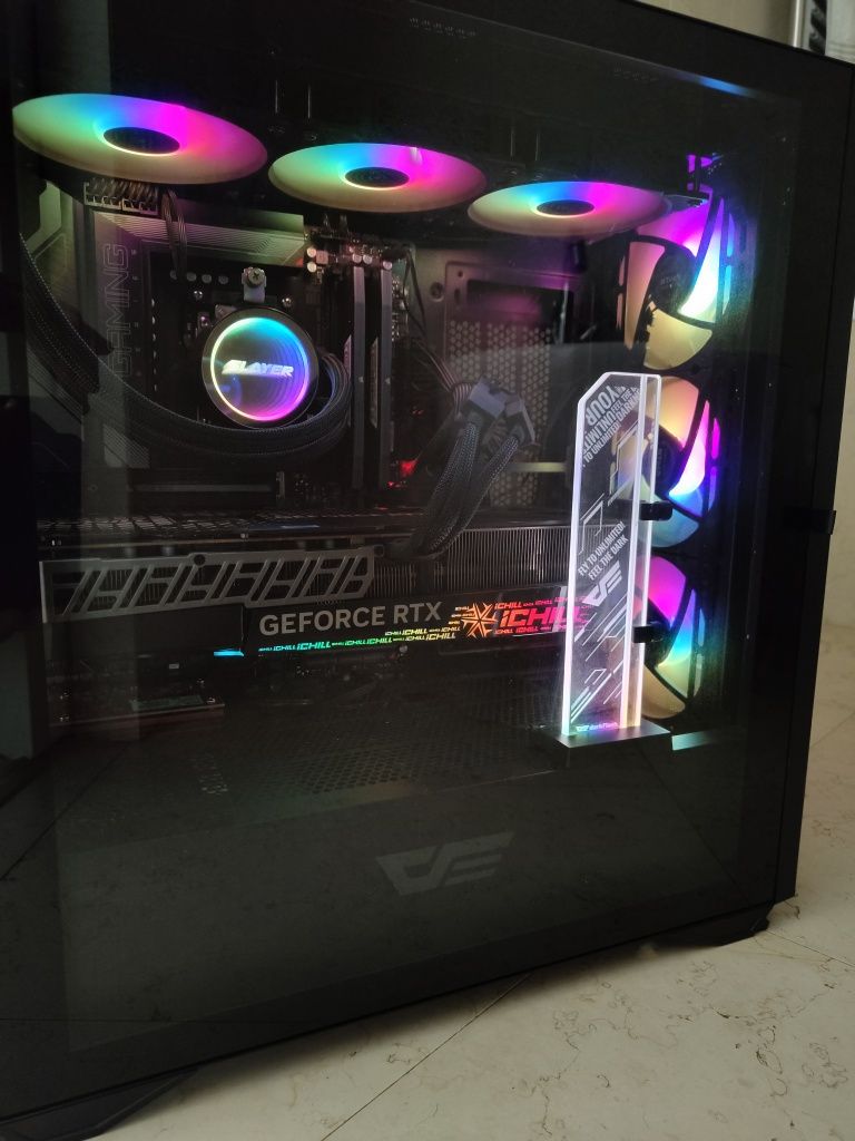 Gaming PC - AMD Ryzen 7 X670, RTX 4090, 5TB SSD, 32 GB Ram