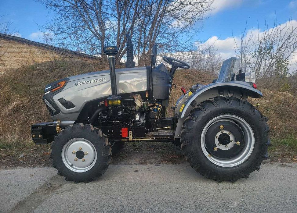 Мінітрактор Скаут XT 244: 24 к.с., 3-циліндровий, Повний Привід 4х4