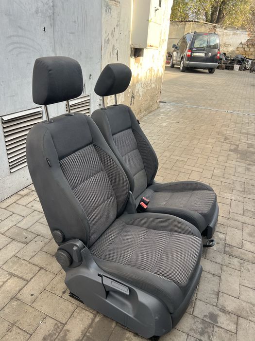 Продам сиденья на фольцваген тоуран идеал состаяние