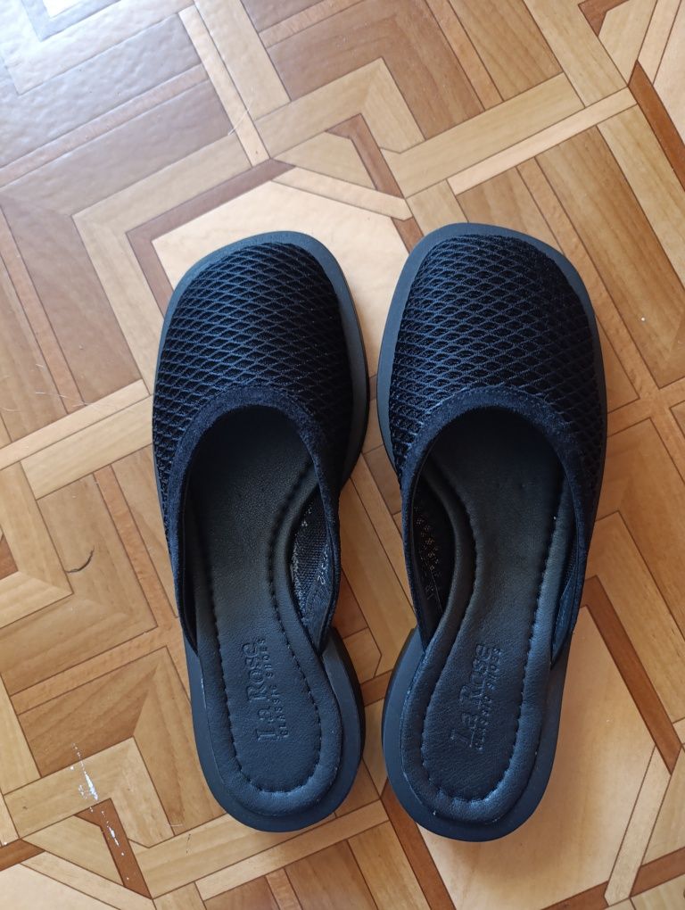 Продам жіноче взуття