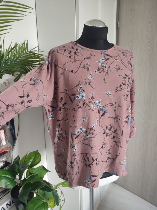 Cienki sweter sweterek damski pudrowy róż w kwiaty rękaw 3/4 36 S